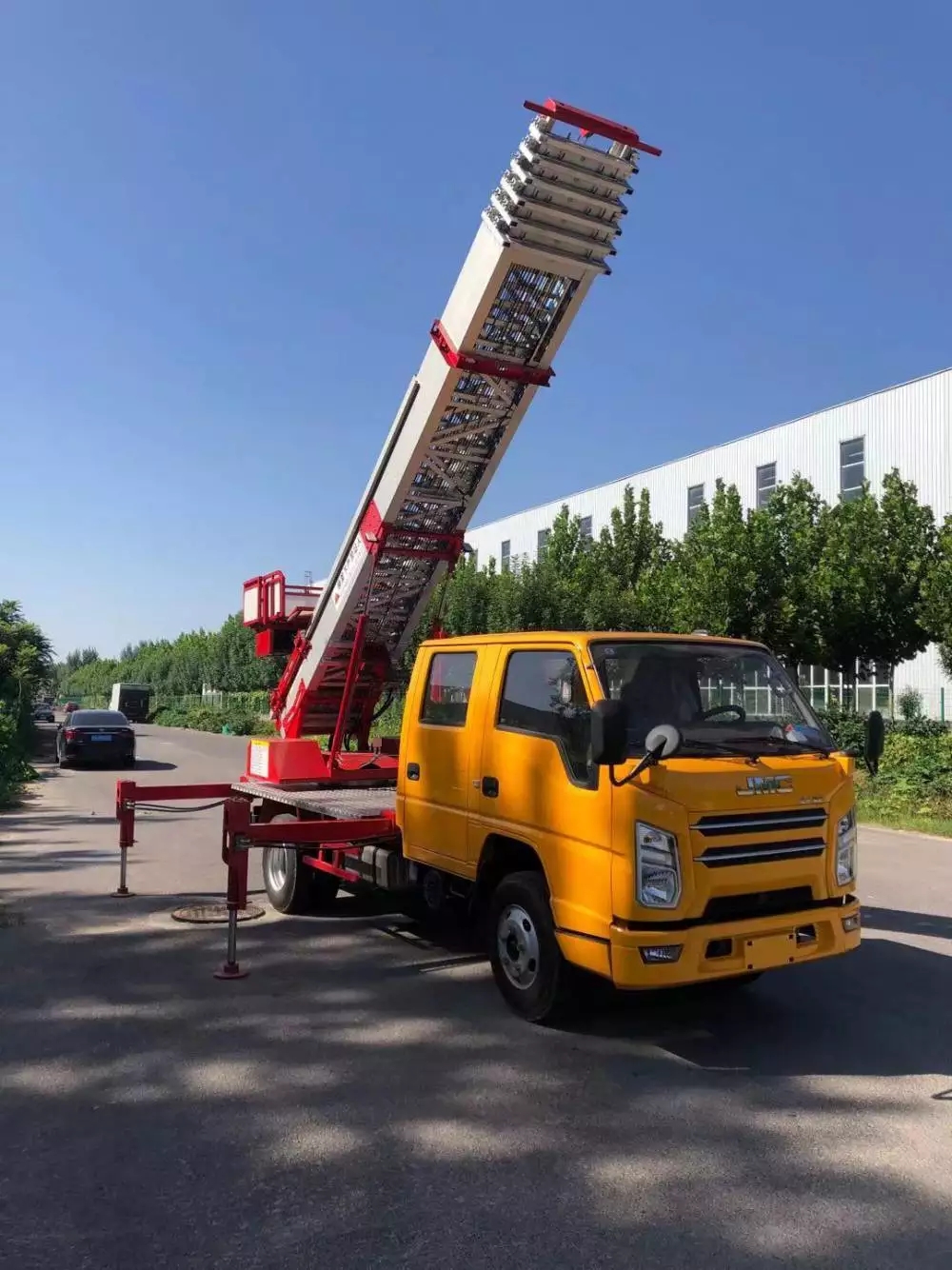 长丰县附近的云梯车出租服务：轻松解决高空作业需求